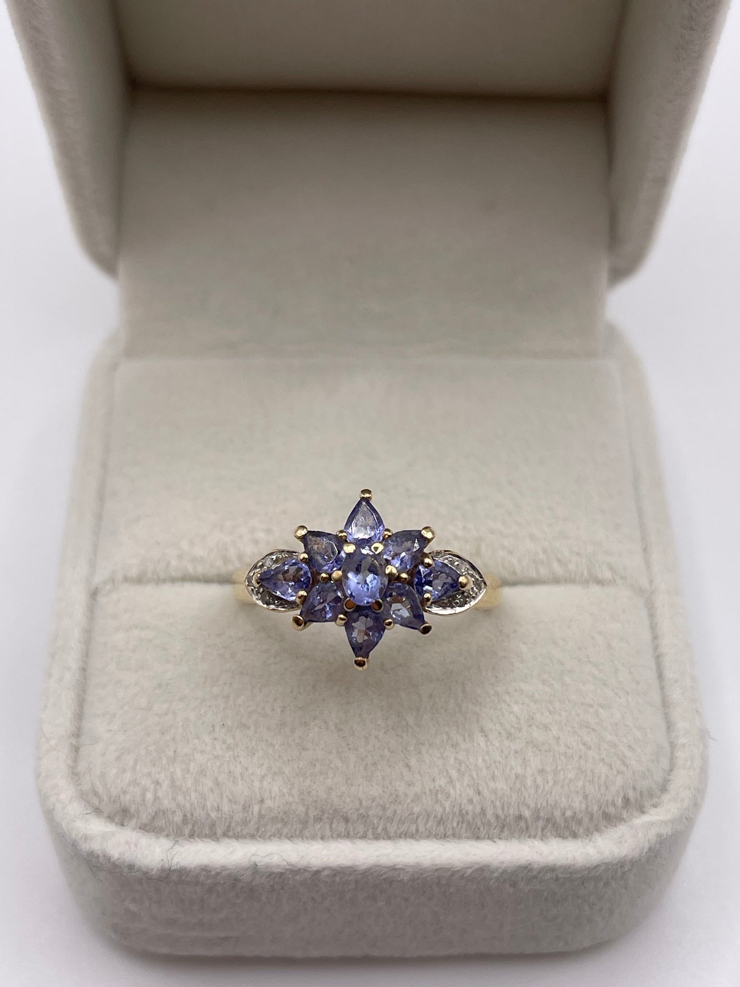 9ct gold tanzanite and diamond ring