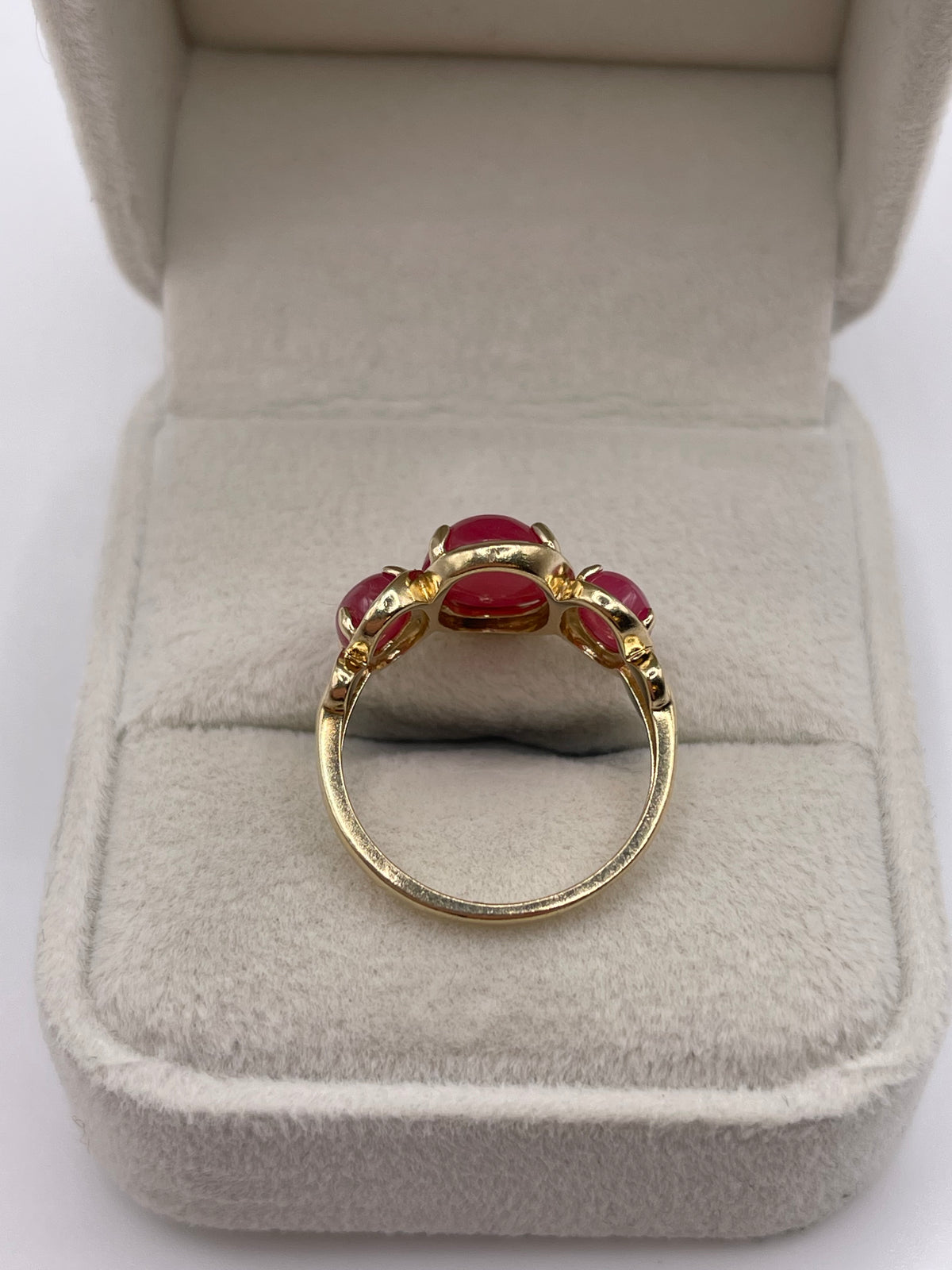 9ct gold cabochon quartz ring