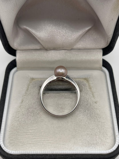 9ct white gold pearl and garnet ring