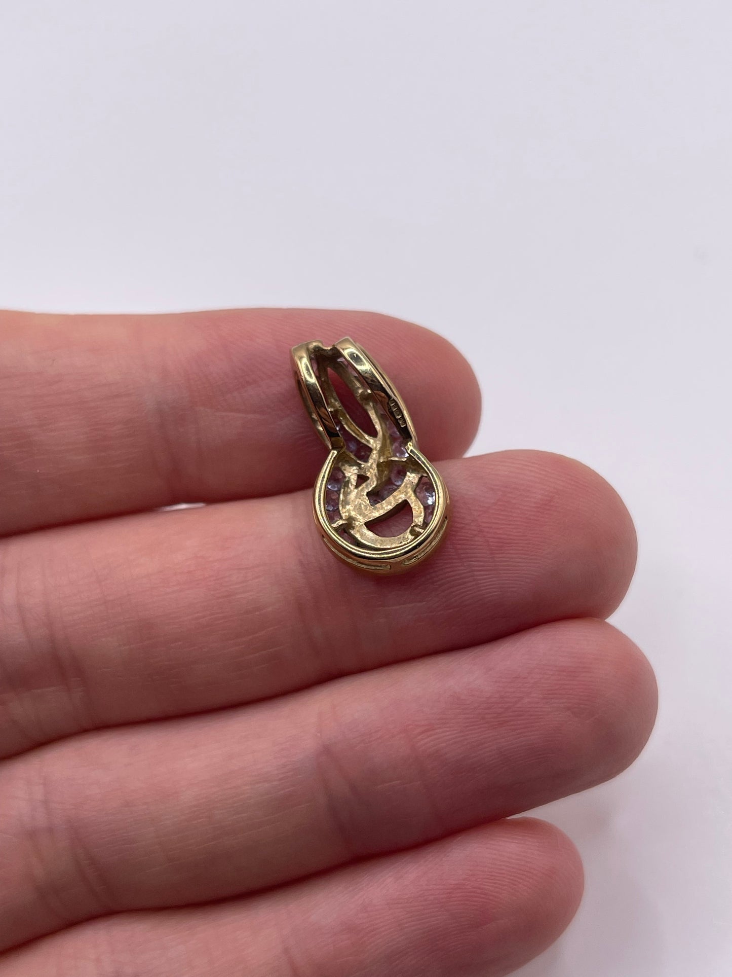 9ct gold tanzanite pendant