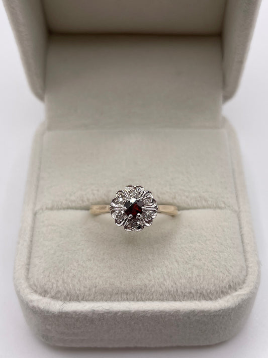 9ct gold garnet and diamond ring
