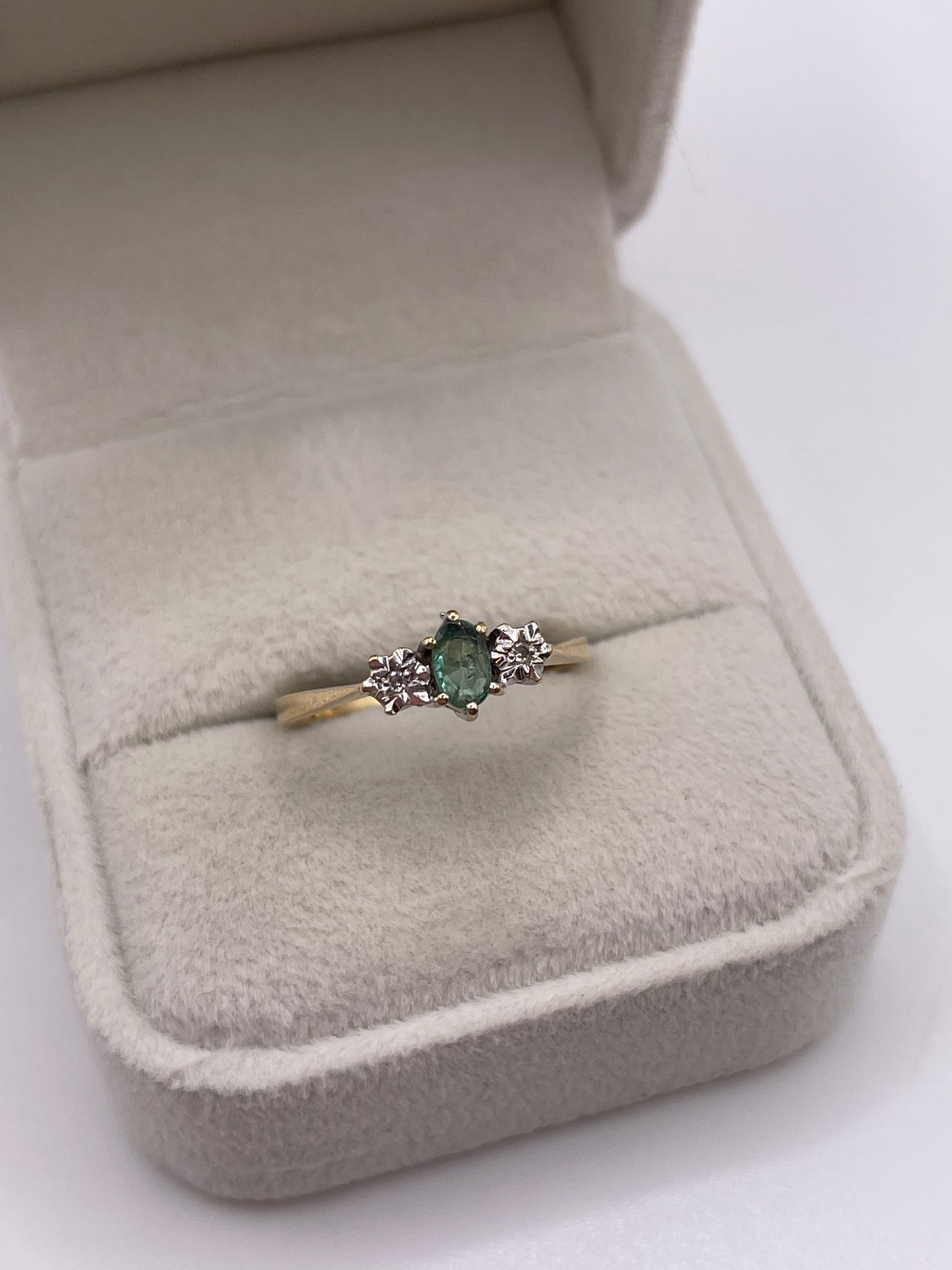9ct gold emerald and diamond ring