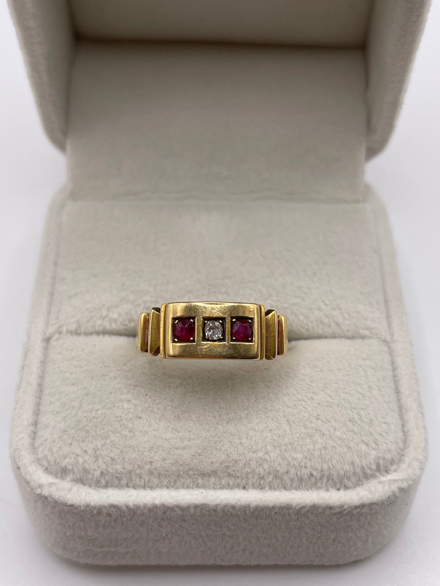 Antique 18ct gold ruby and diamond ring