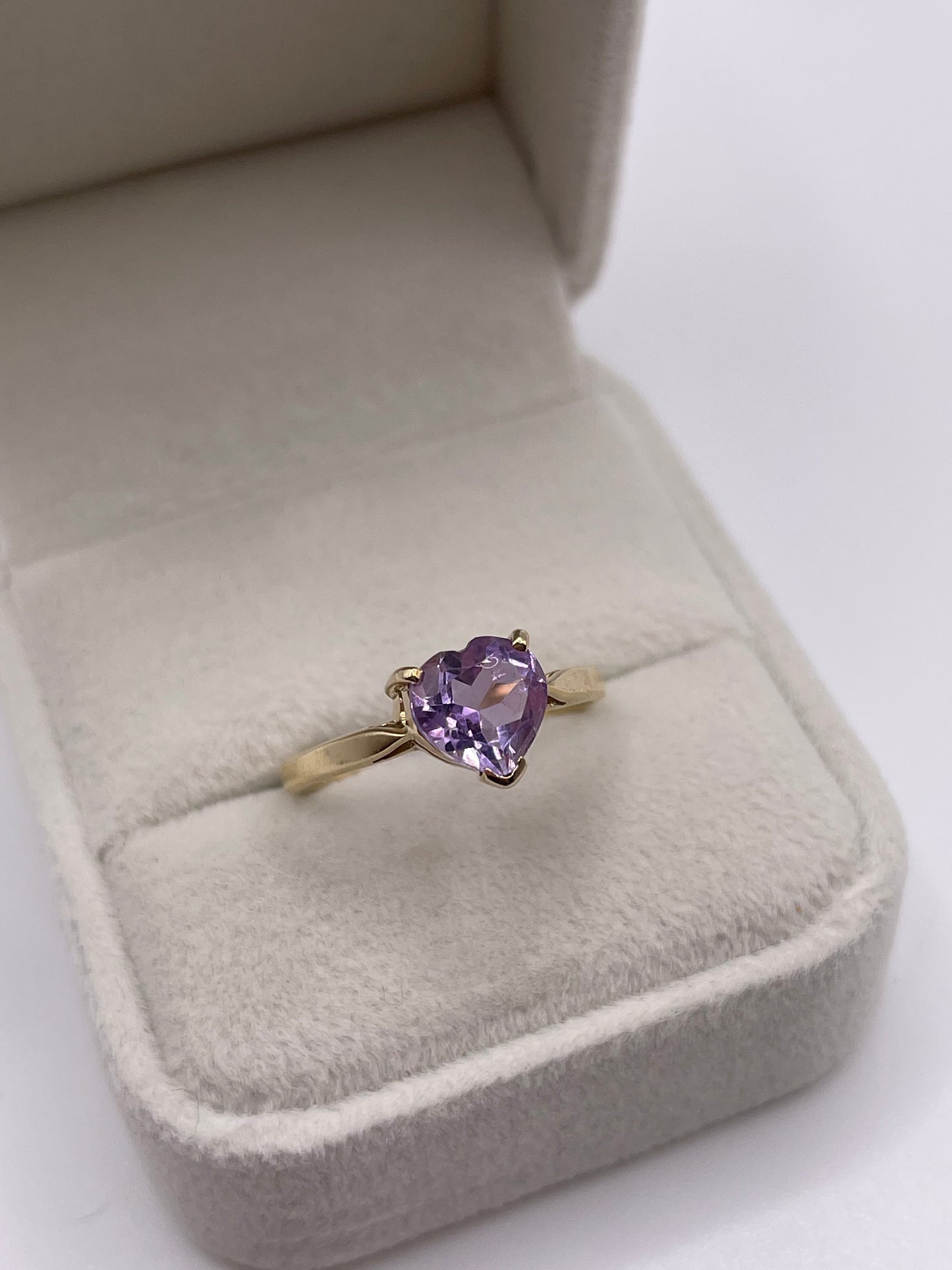 9ct gold amethyst heart ring