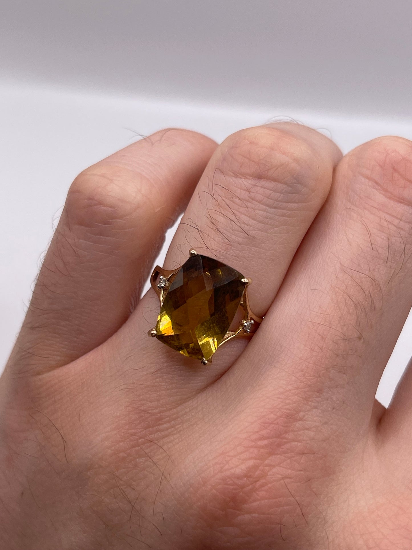 9ct gold quartz and diamond ring