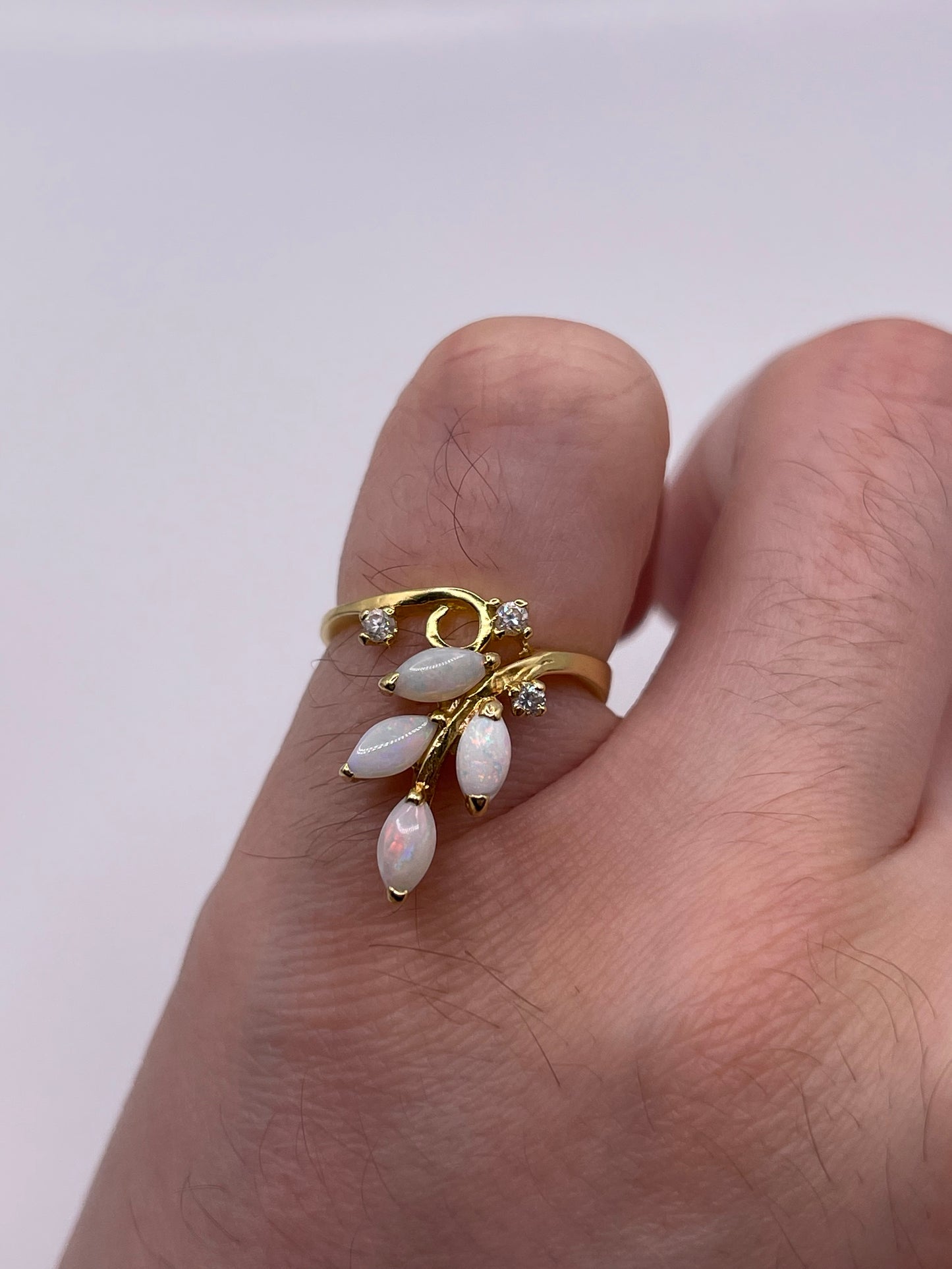 18ct gold opal and diamond ring