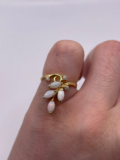 18ct gold opal and diamond ring