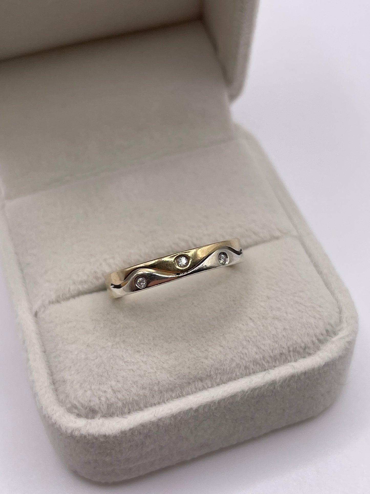 9ct two tone gold diamond ring