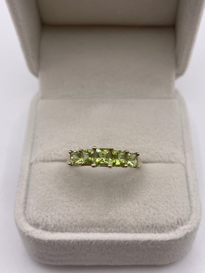 9ct gold peridot ring