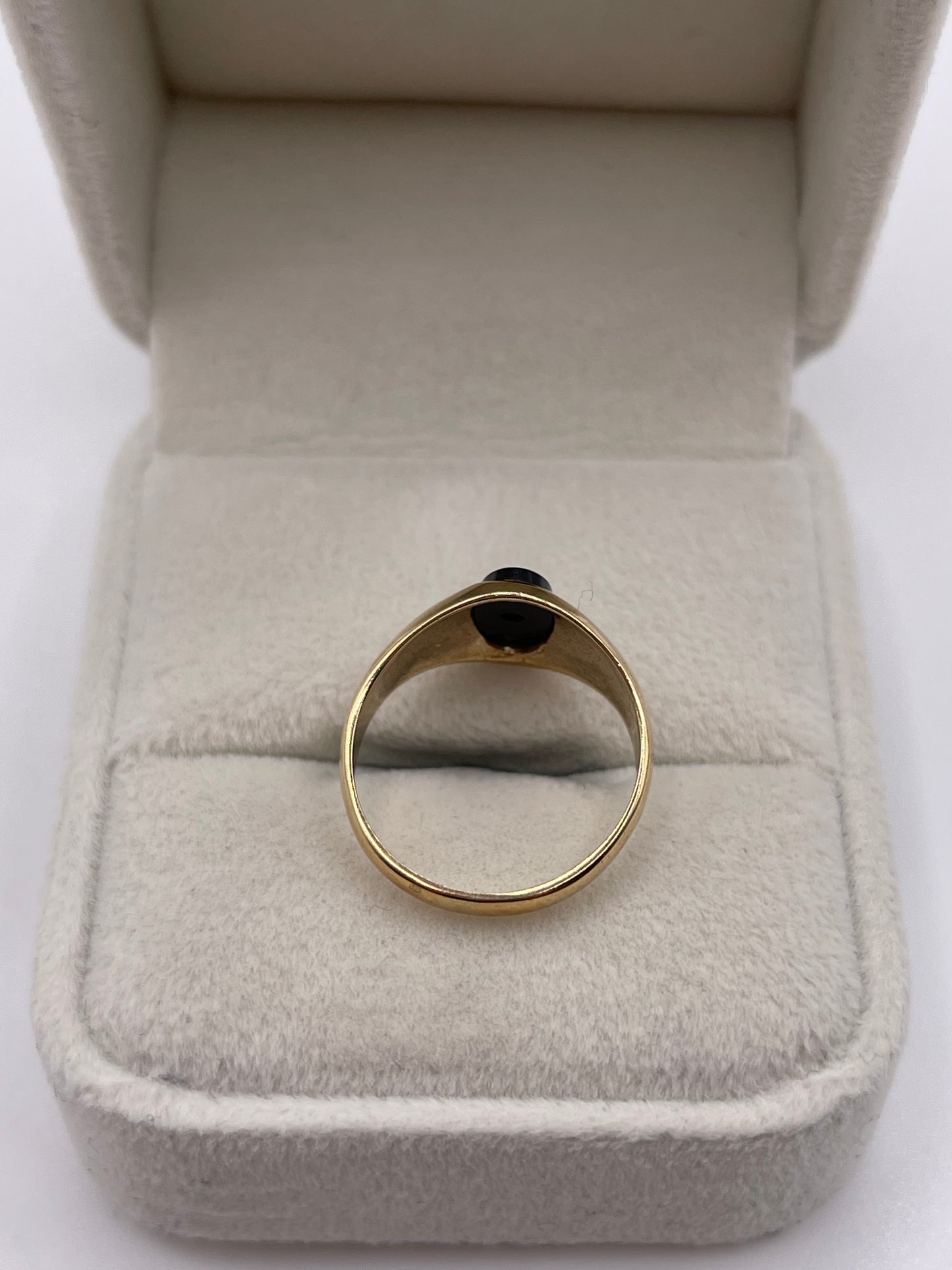 9ct gold onyx and diamond ring