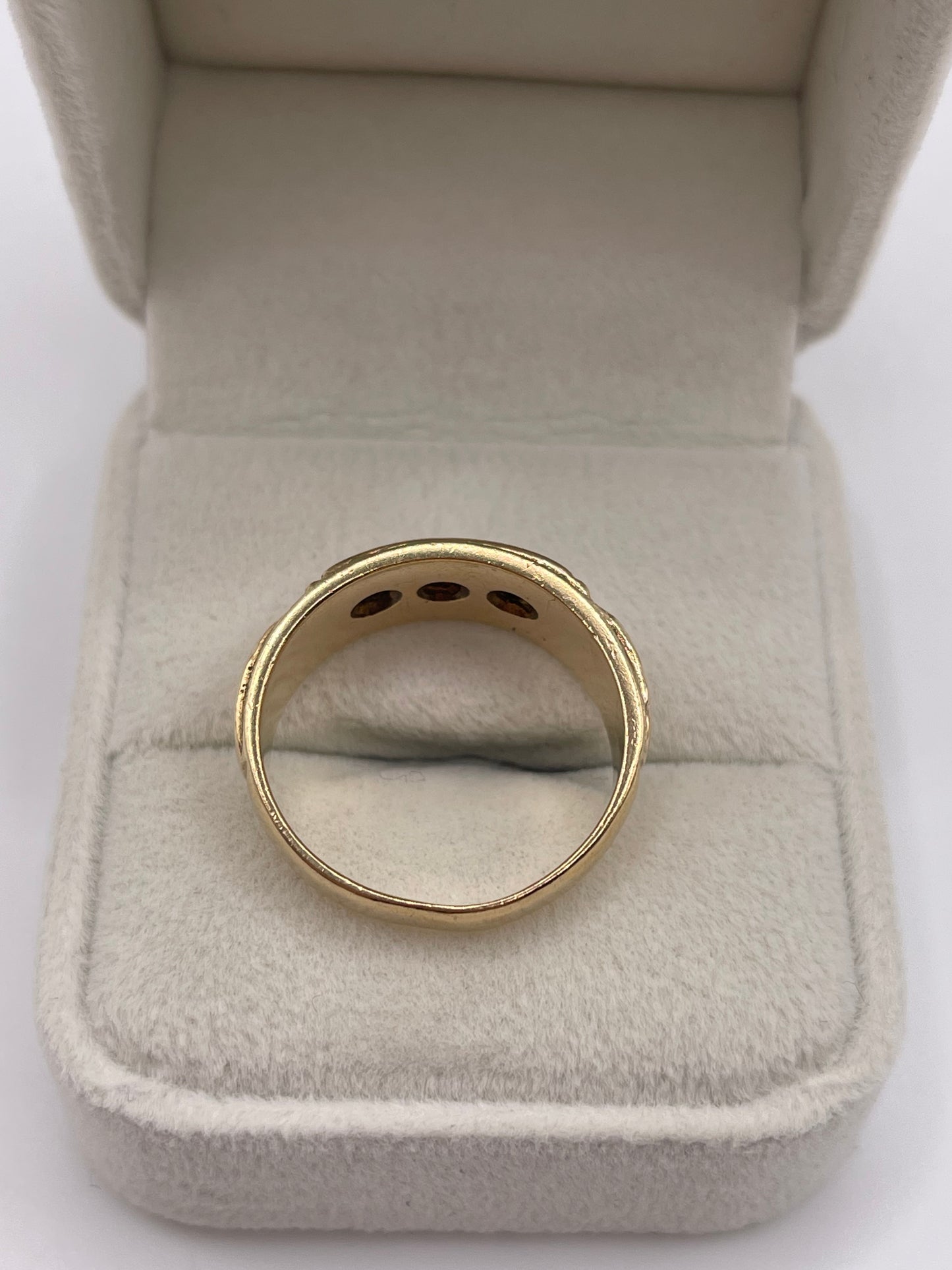 Heavy 9ct gold garnet gypsy ring
