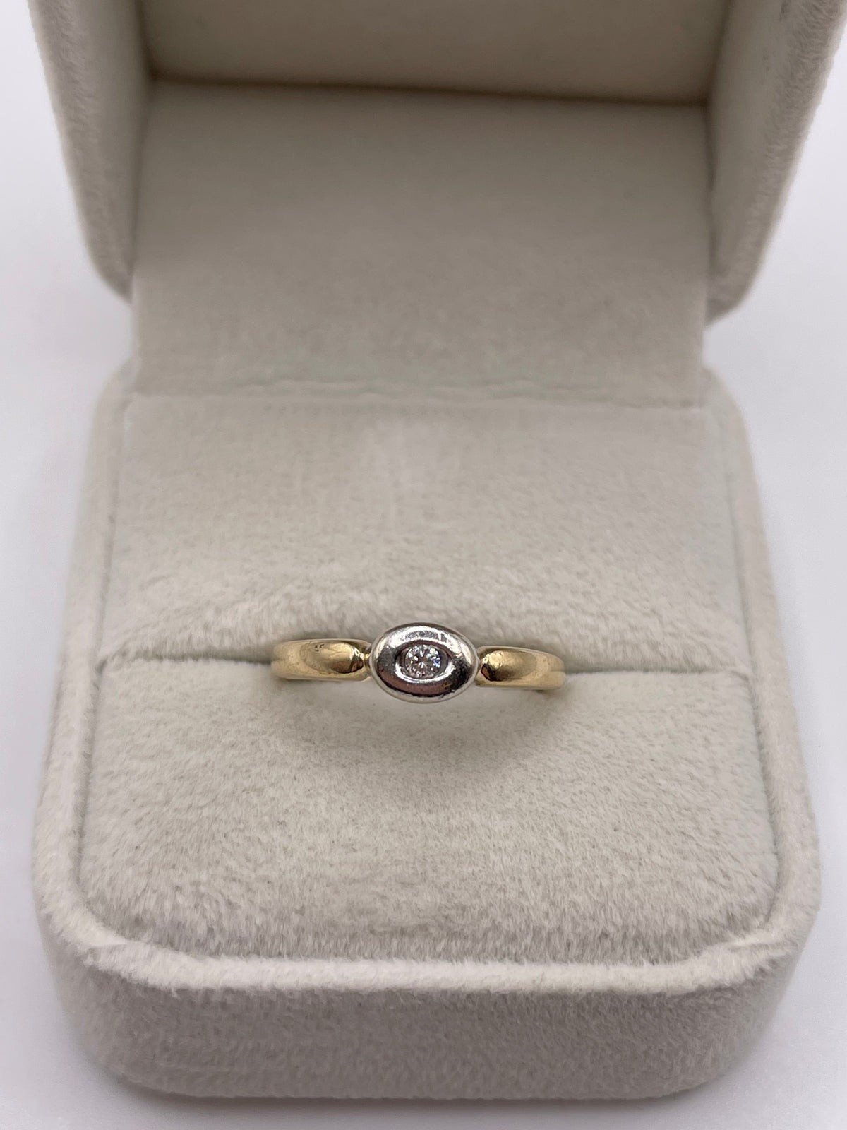 9ct gold diamond ring