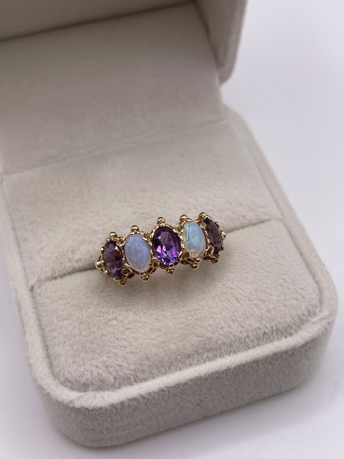 9ct gold amethyst and opal ring