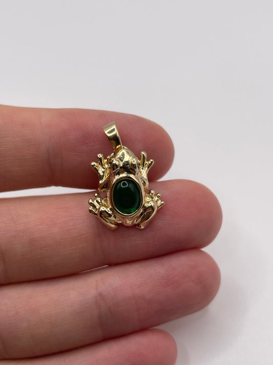 9ct gold paste frog pendant