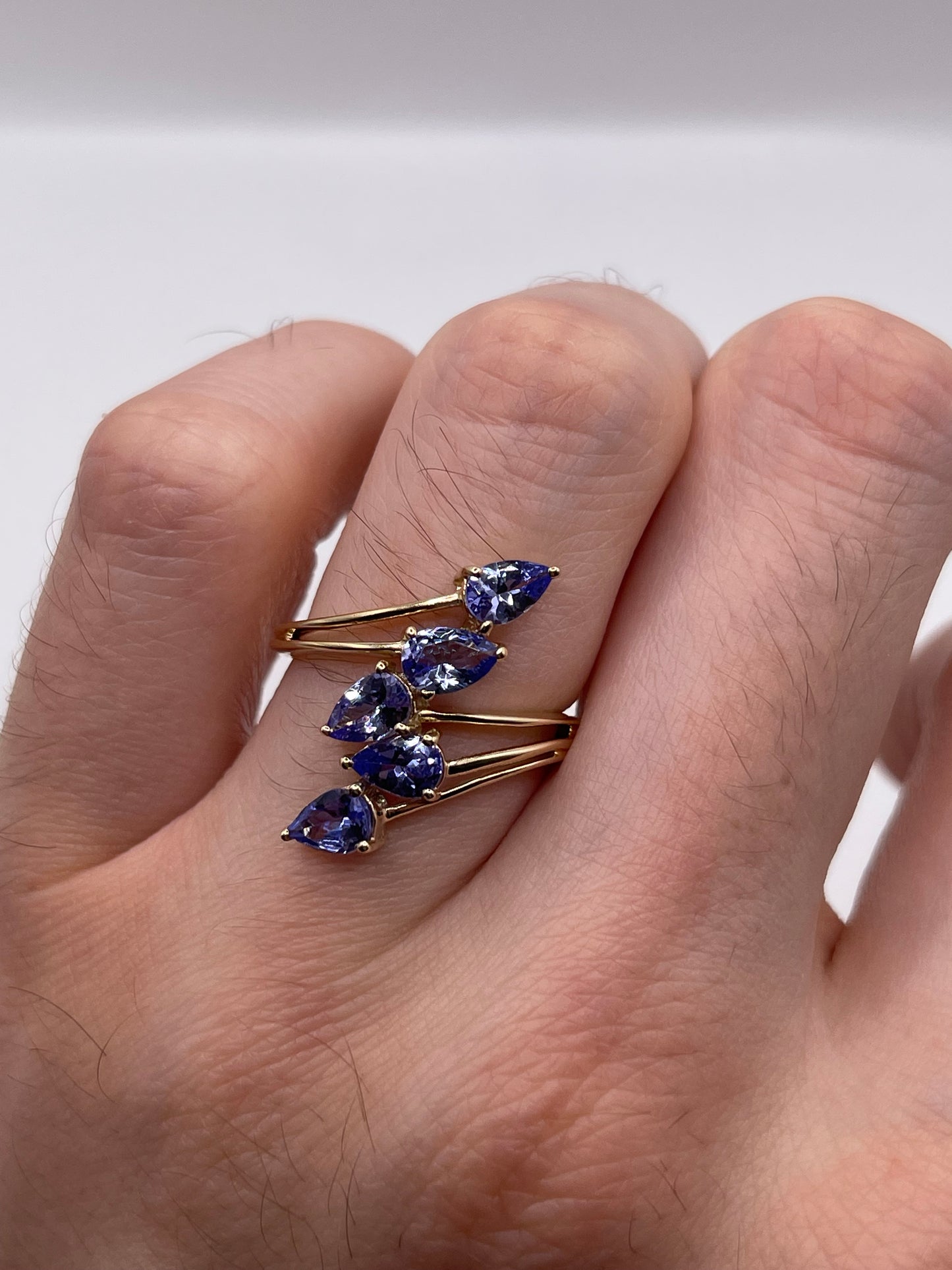 9ct gold tanzanite ring