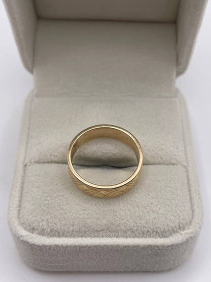 9ct gold patterned band