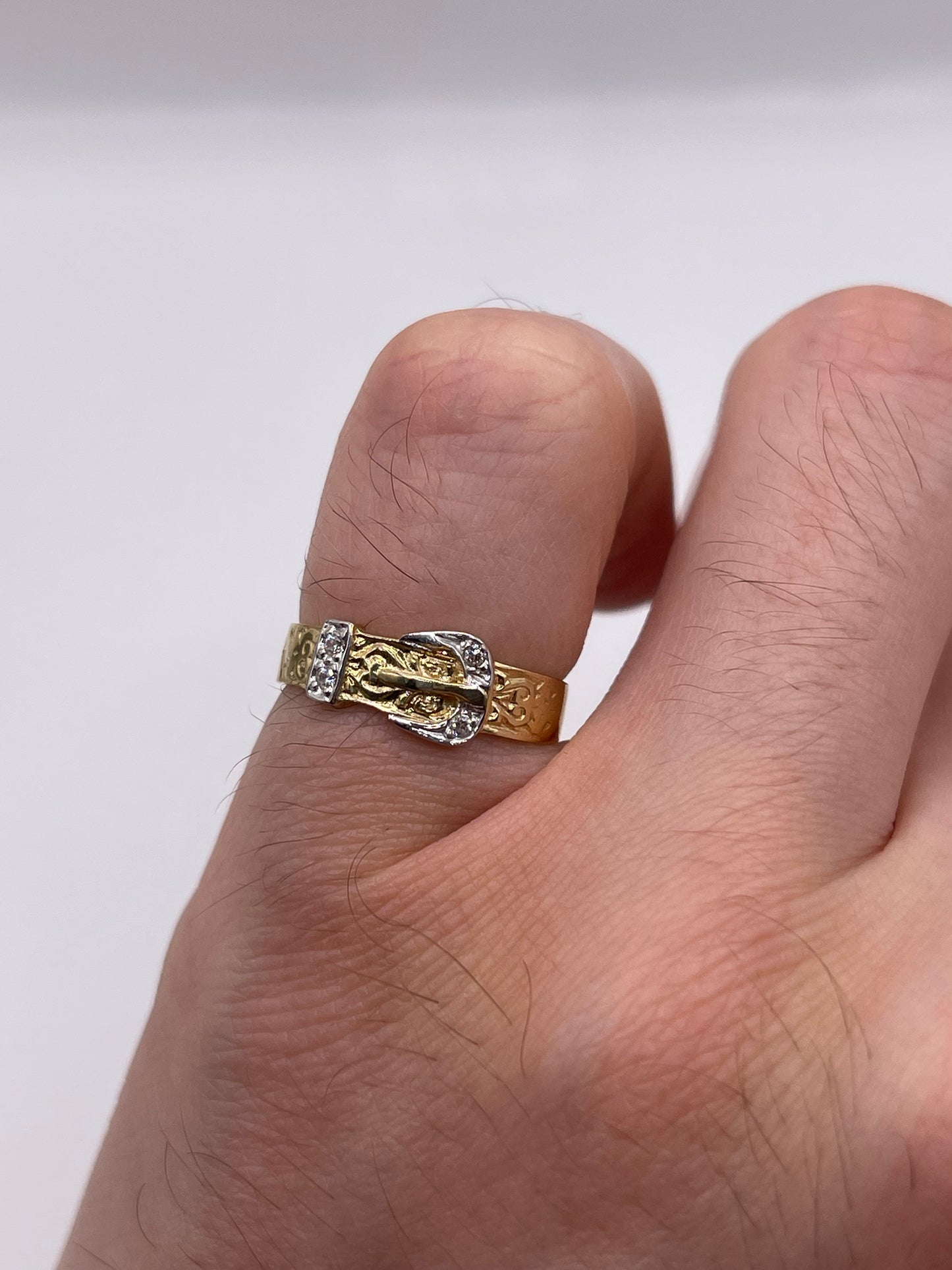 9ct gold cz buckle ring