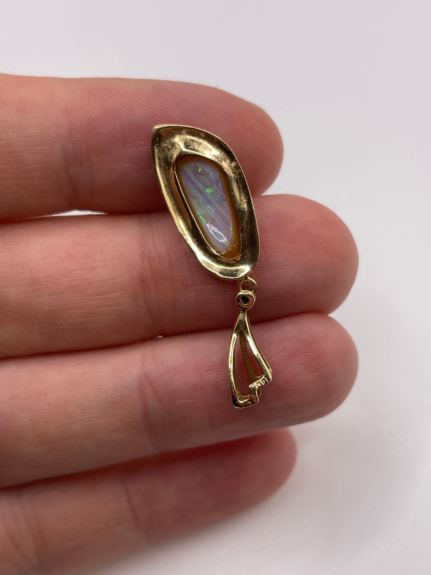 14ct gold opal and diamond pendant