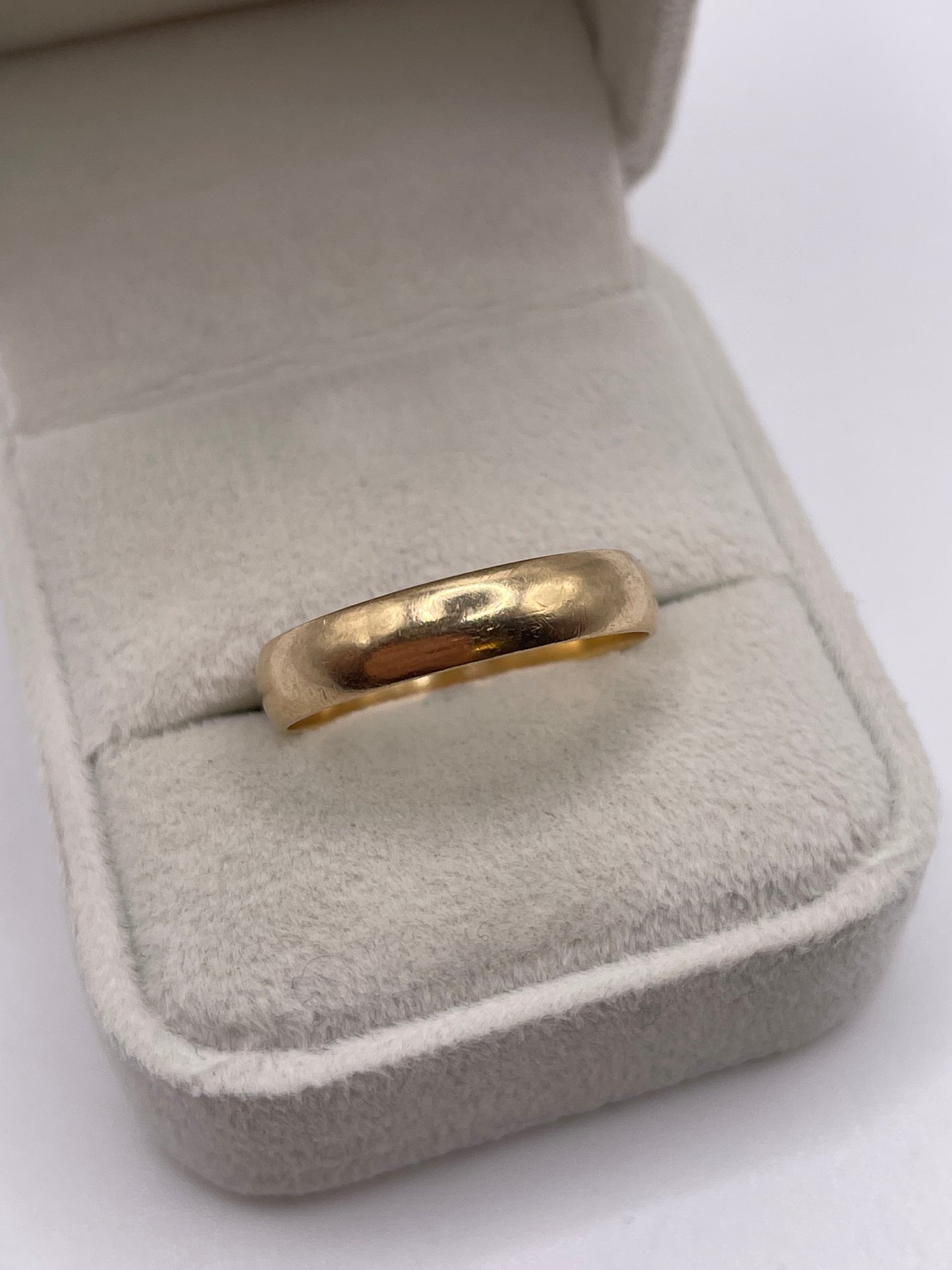 9ct gold band
