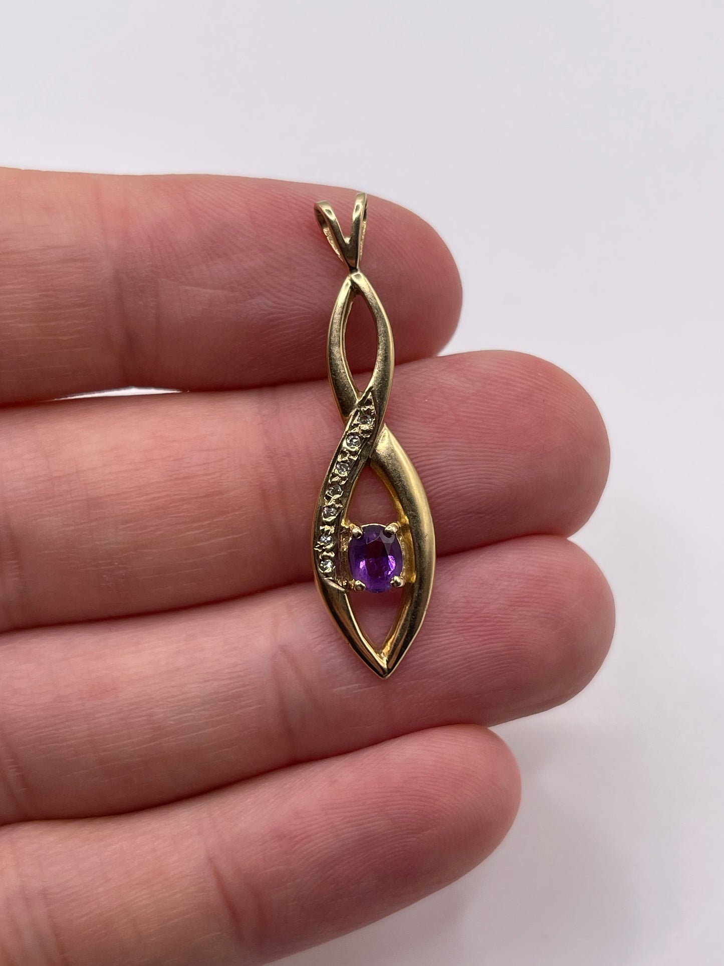 9ct gold amethyst and diamond pendant