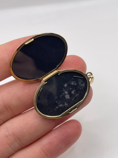 9ct gold diamond locket pendant