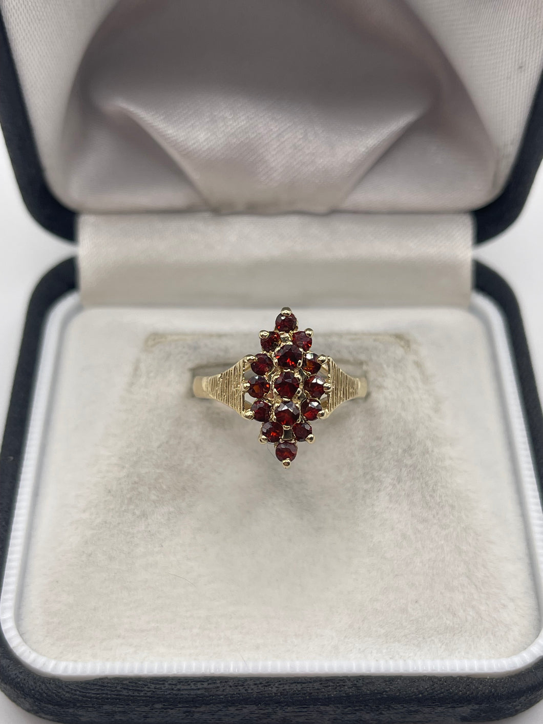 9ct gold garnet cluster ring