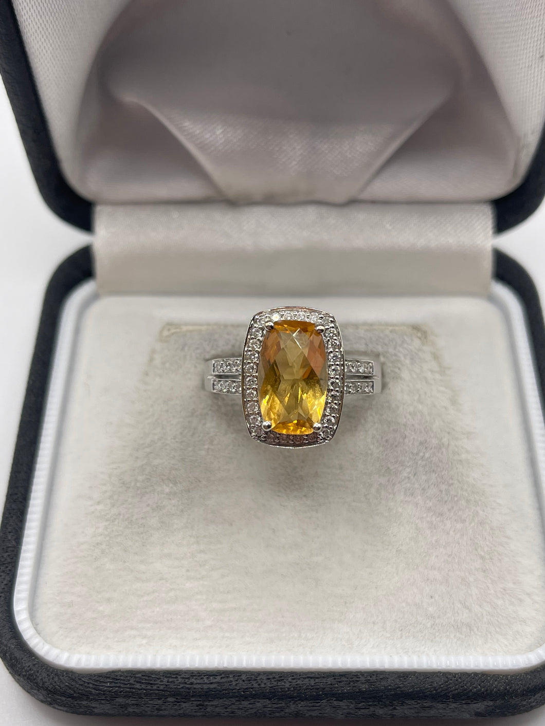 18ct white gold citrine and diamond ring