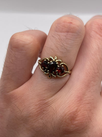 9ct gold garnet ring