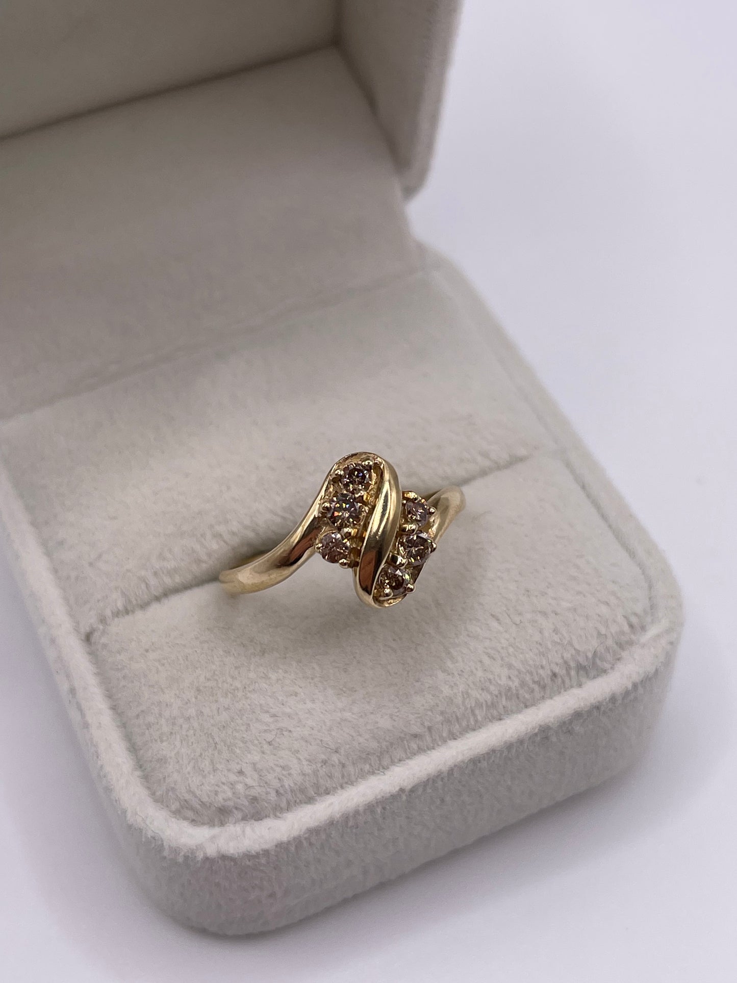 9ct gold cognac diamond ring
