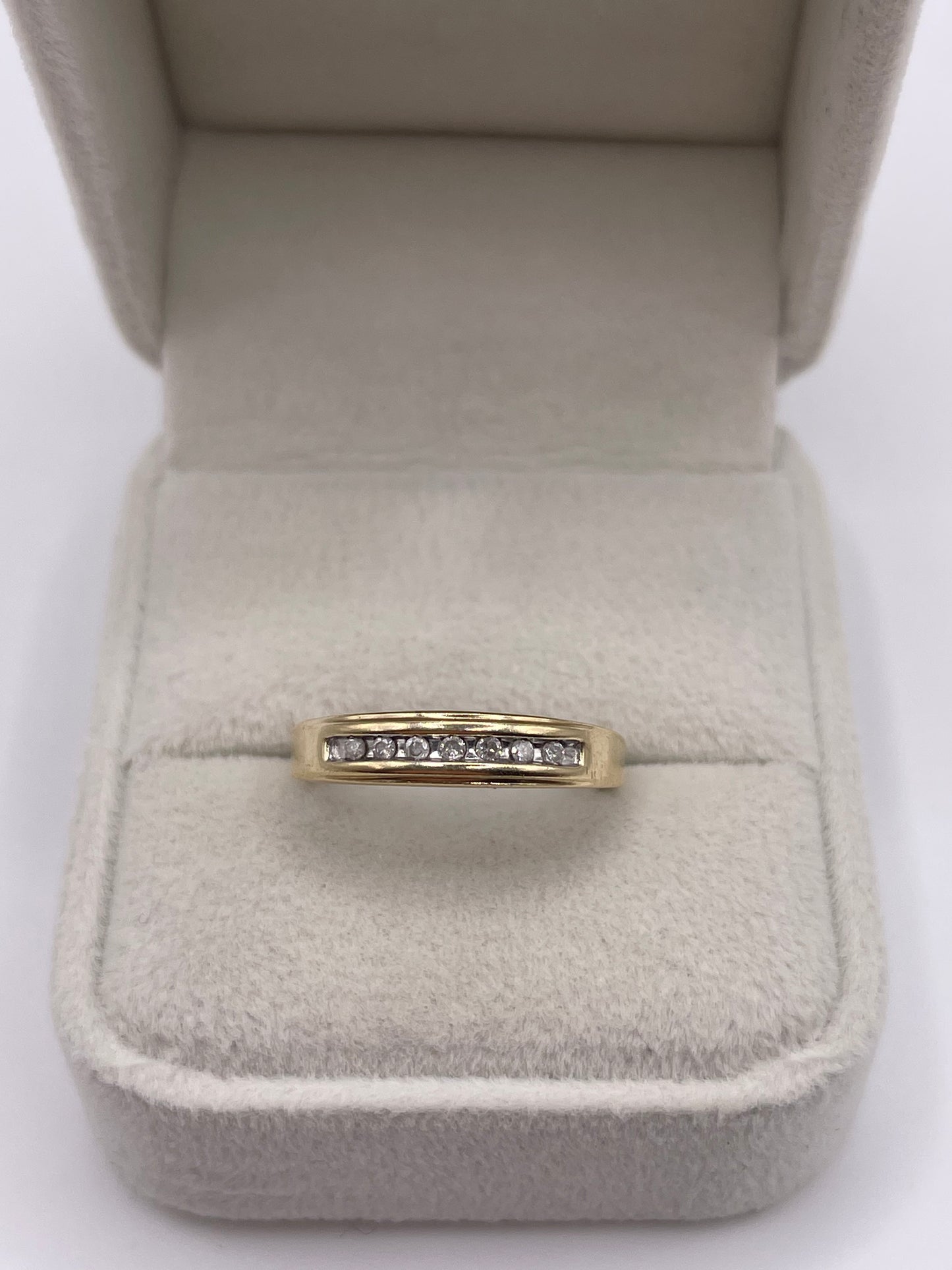 9ct gold diamond ring