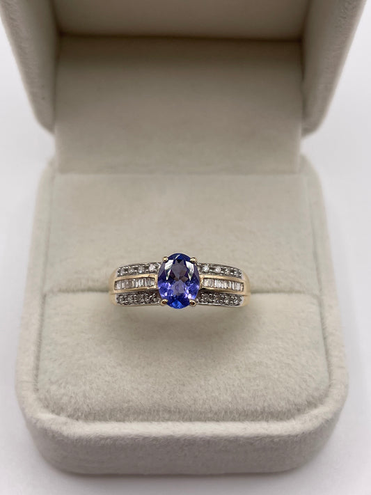 9ct gold tanzanite and diamond ring