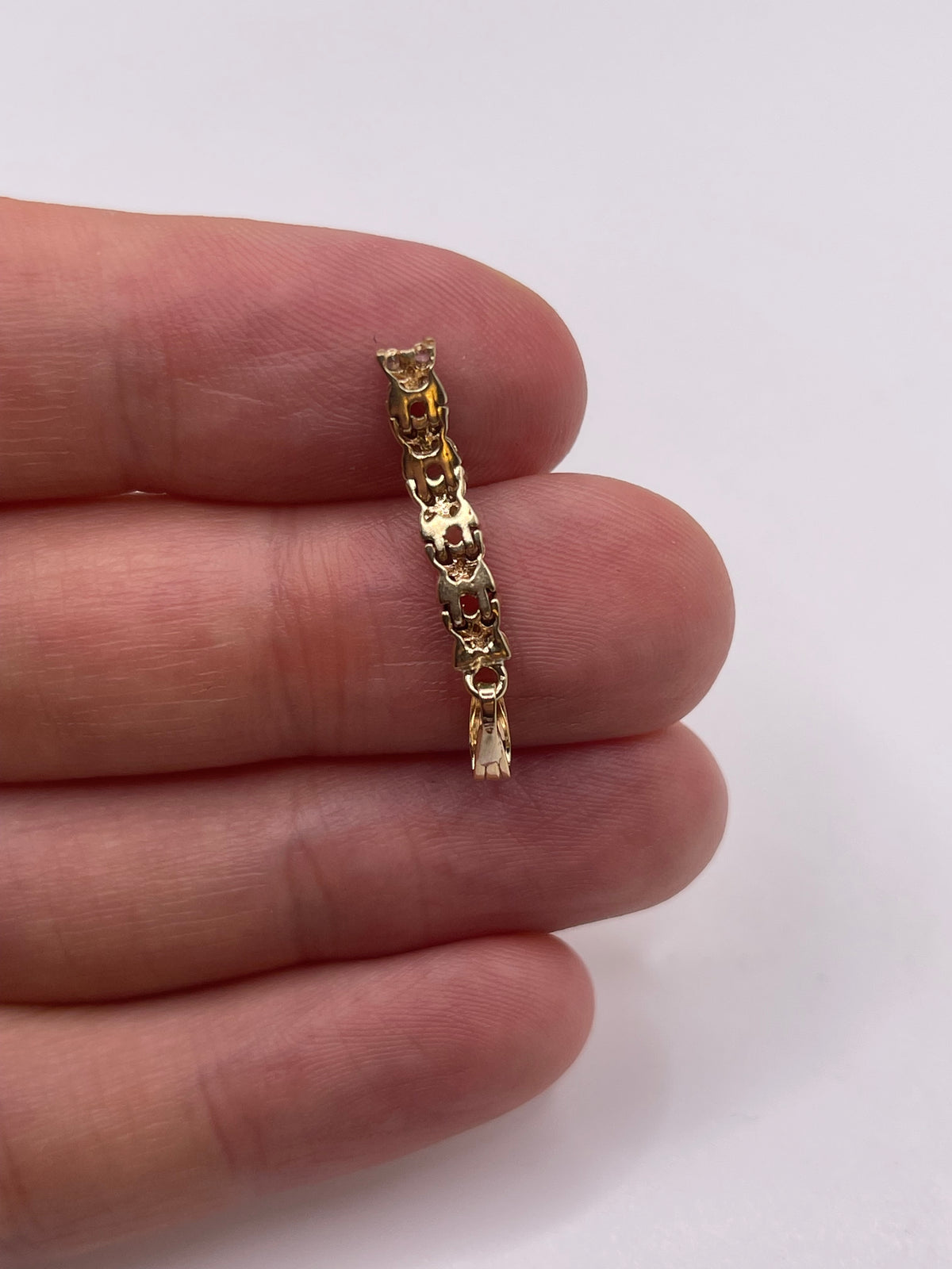 9ct gold diamond cluster pendant