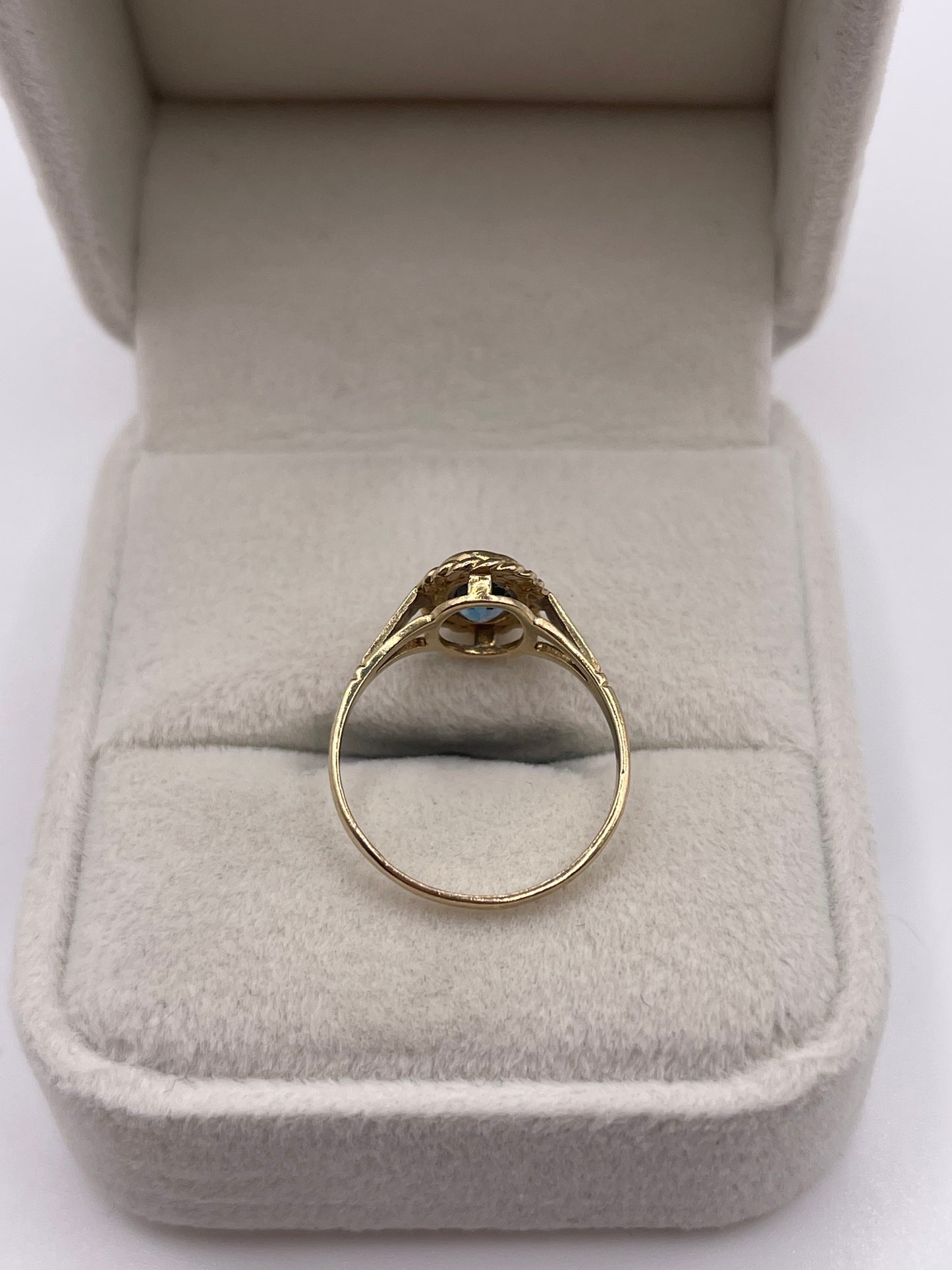 9ct gold blue topaz ring