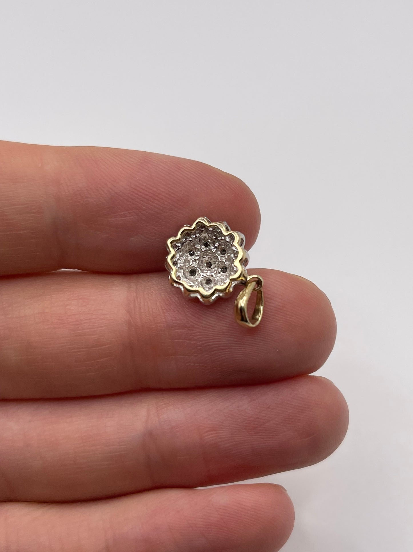 9ct gold diamond cluster pendant