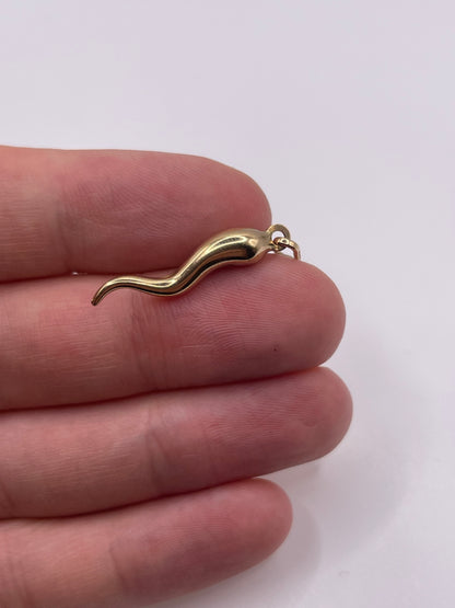 9ct gold horn of plenty pendant