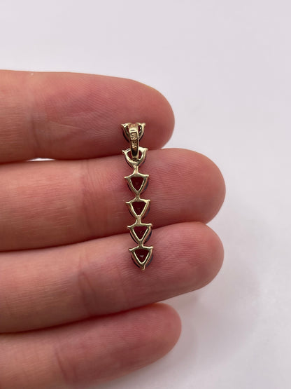 9ct gold garnet pendant