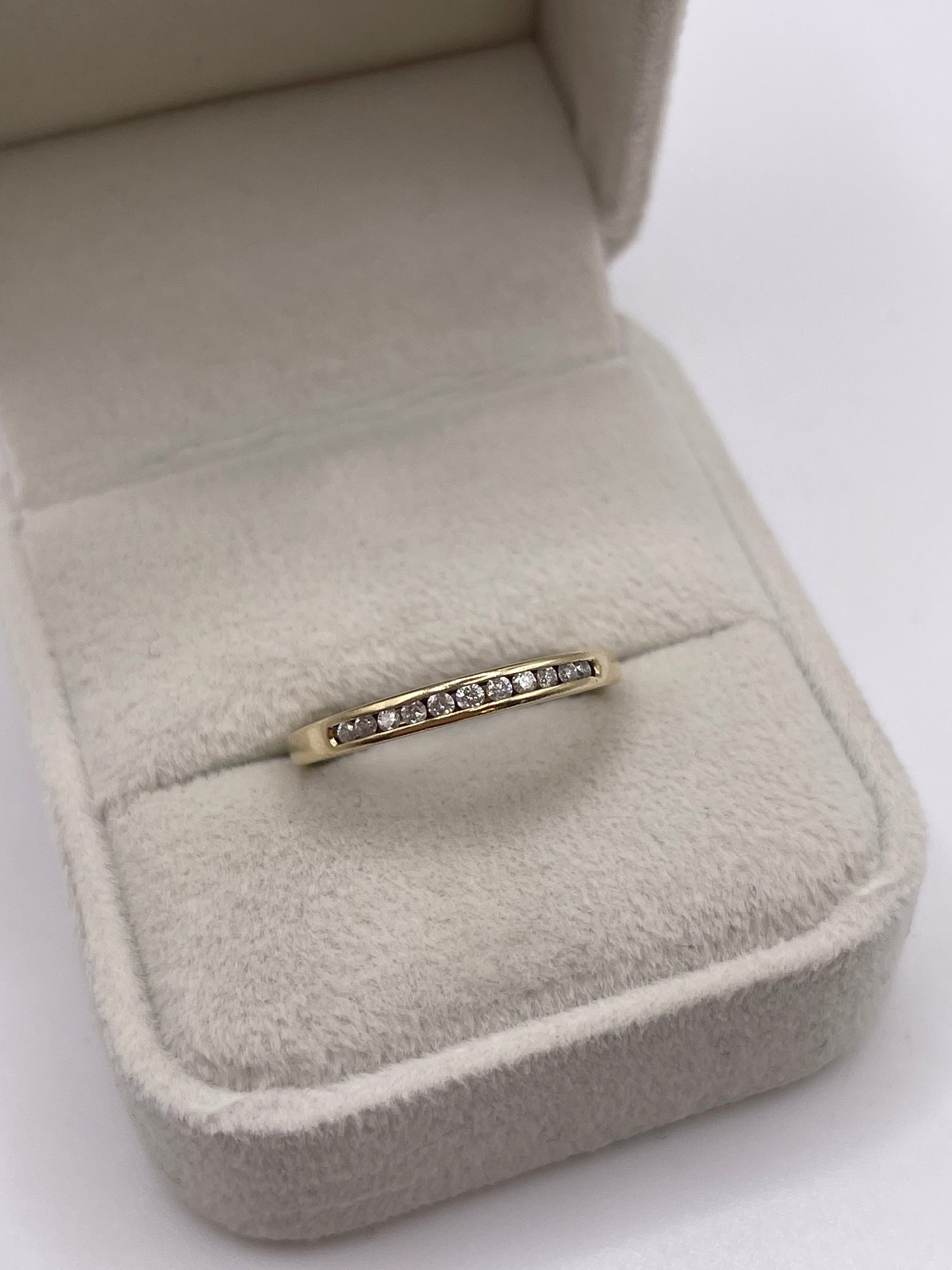 9ct gold diamond ring