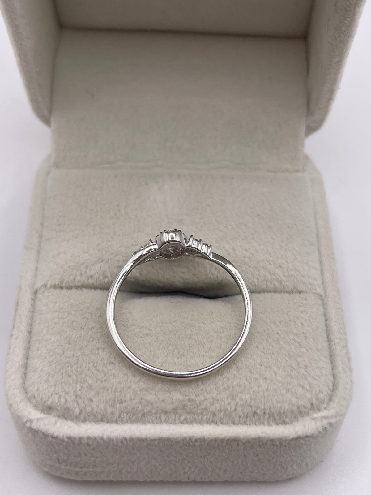 9ct white gold diamond cluster ring