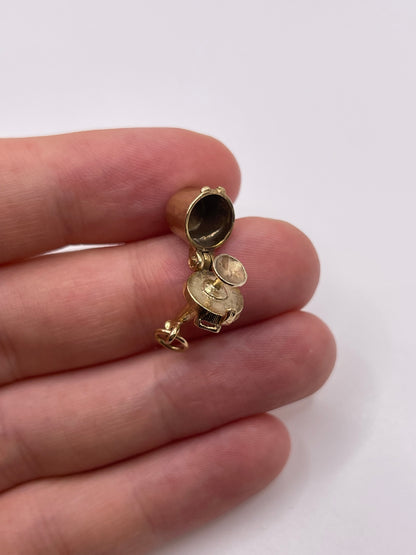 9ct gold champagne charm
