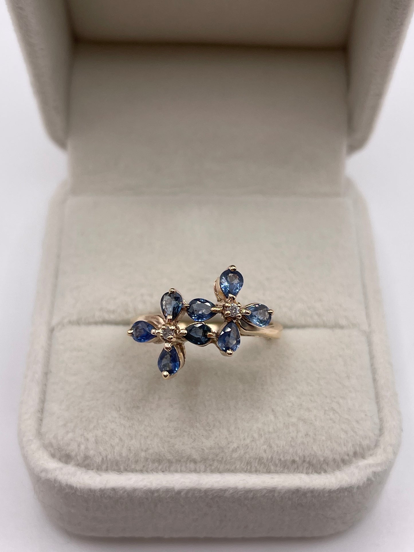 9ct gold sapphire and diamond ring
