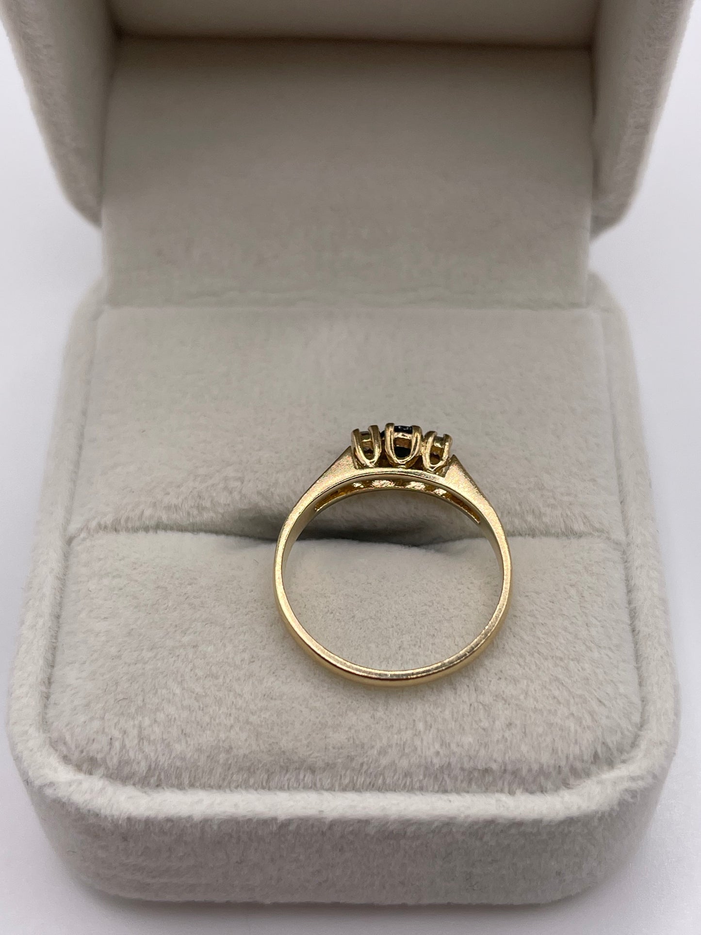 9ct gold sapphire and diamond ring