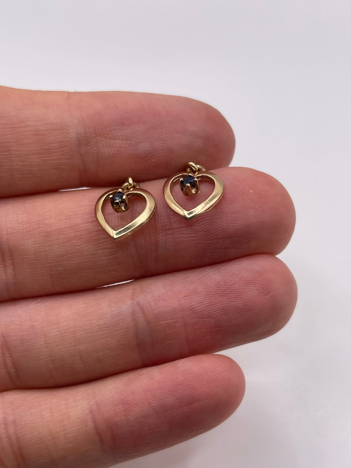9ct gold sapphire heart earrings