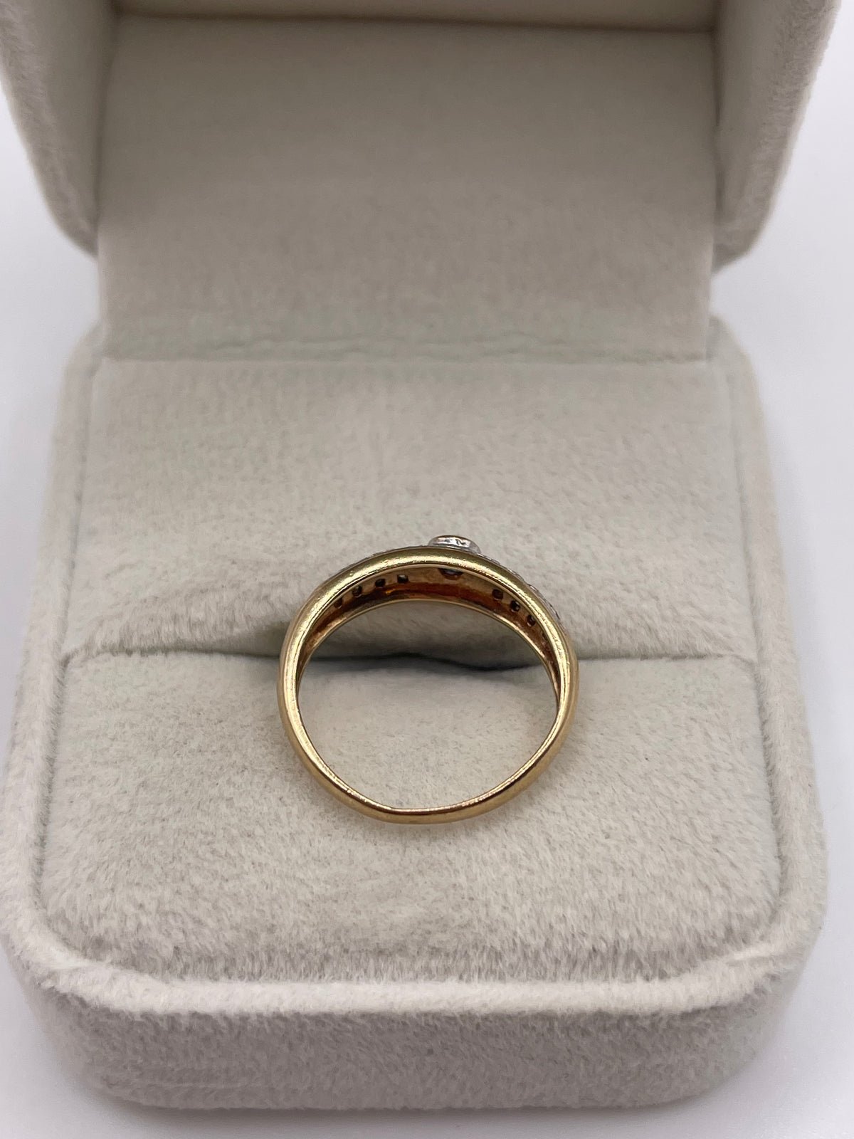 9ct gold sapphire and diamond ring