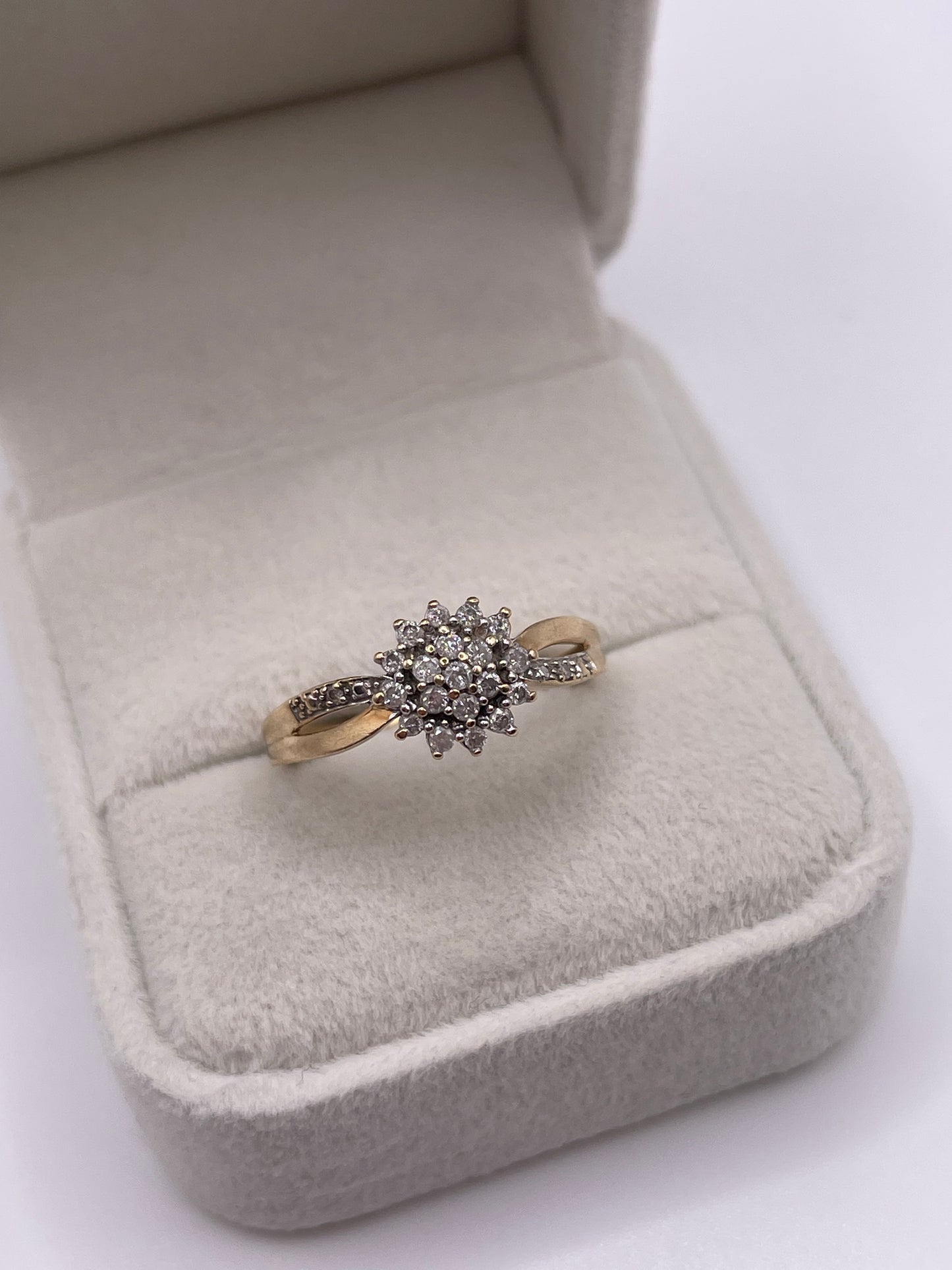 9ct gold diamond cluster ring