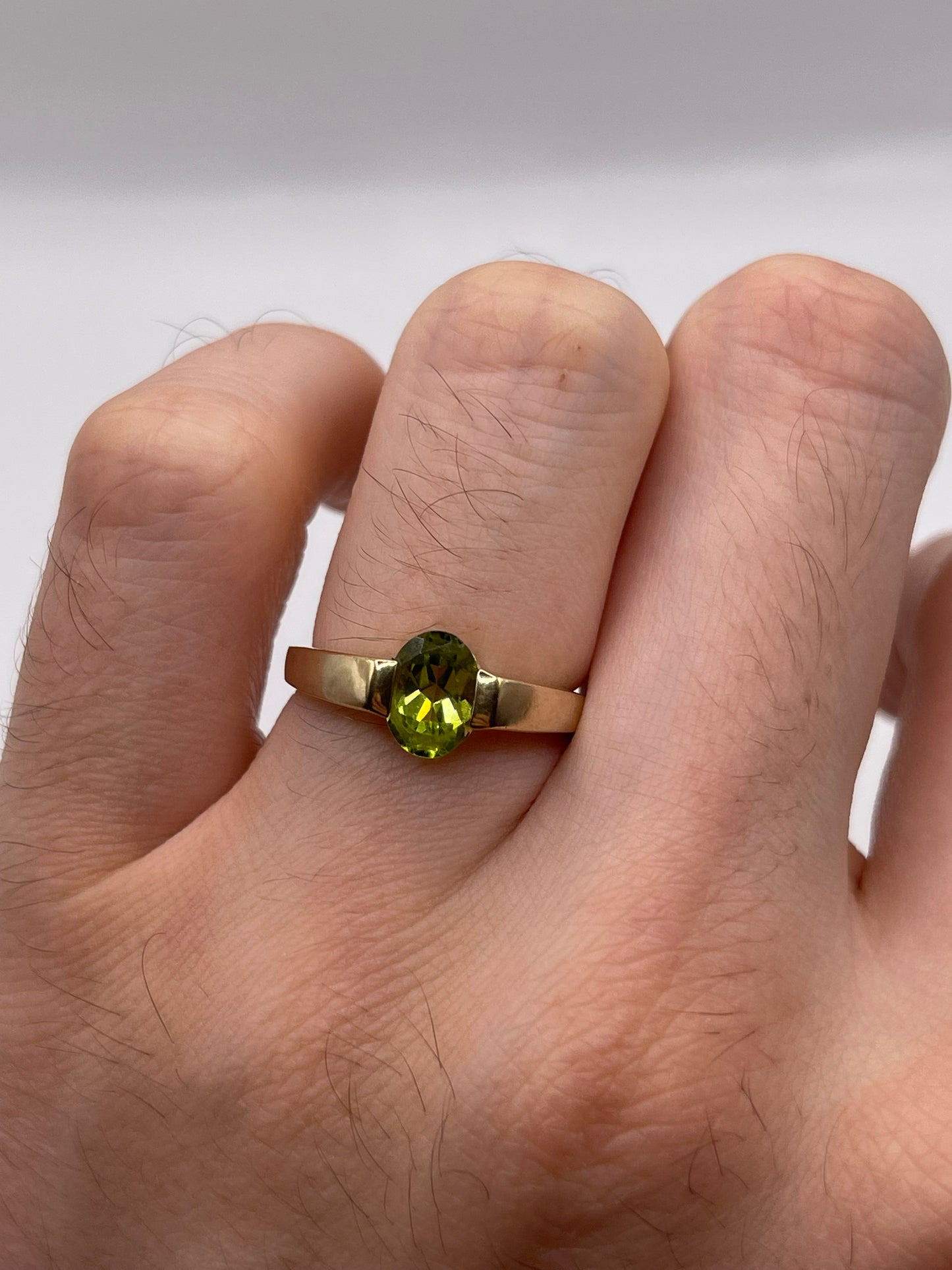 9ct gold peridot ring