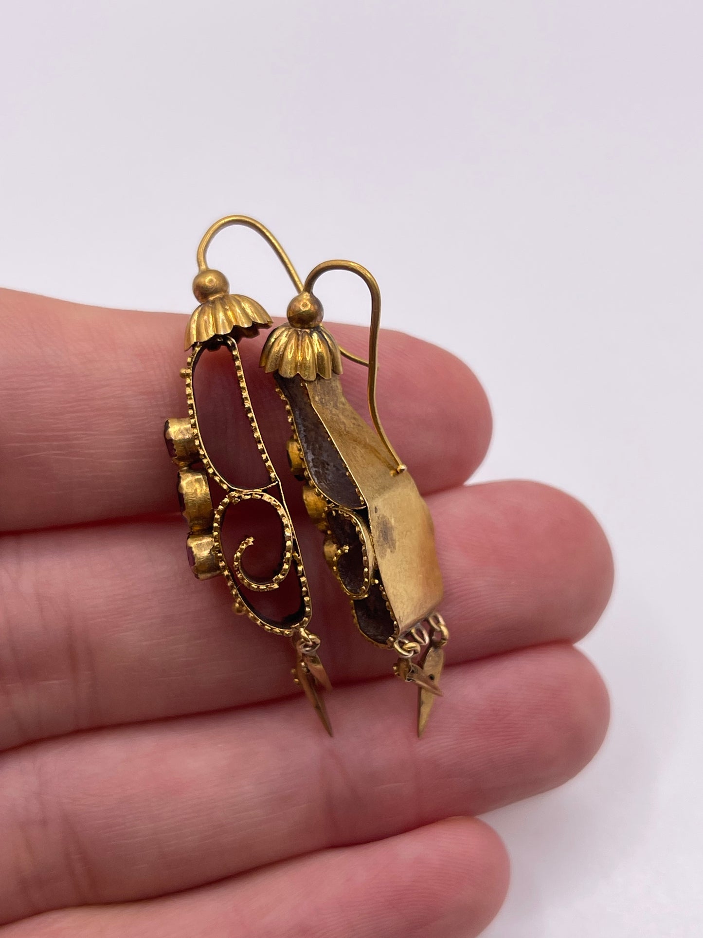 Antique 15ct gold garnet earrings