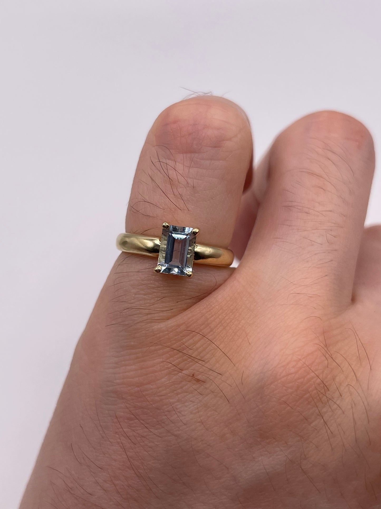 9ct gold aquamarine ring