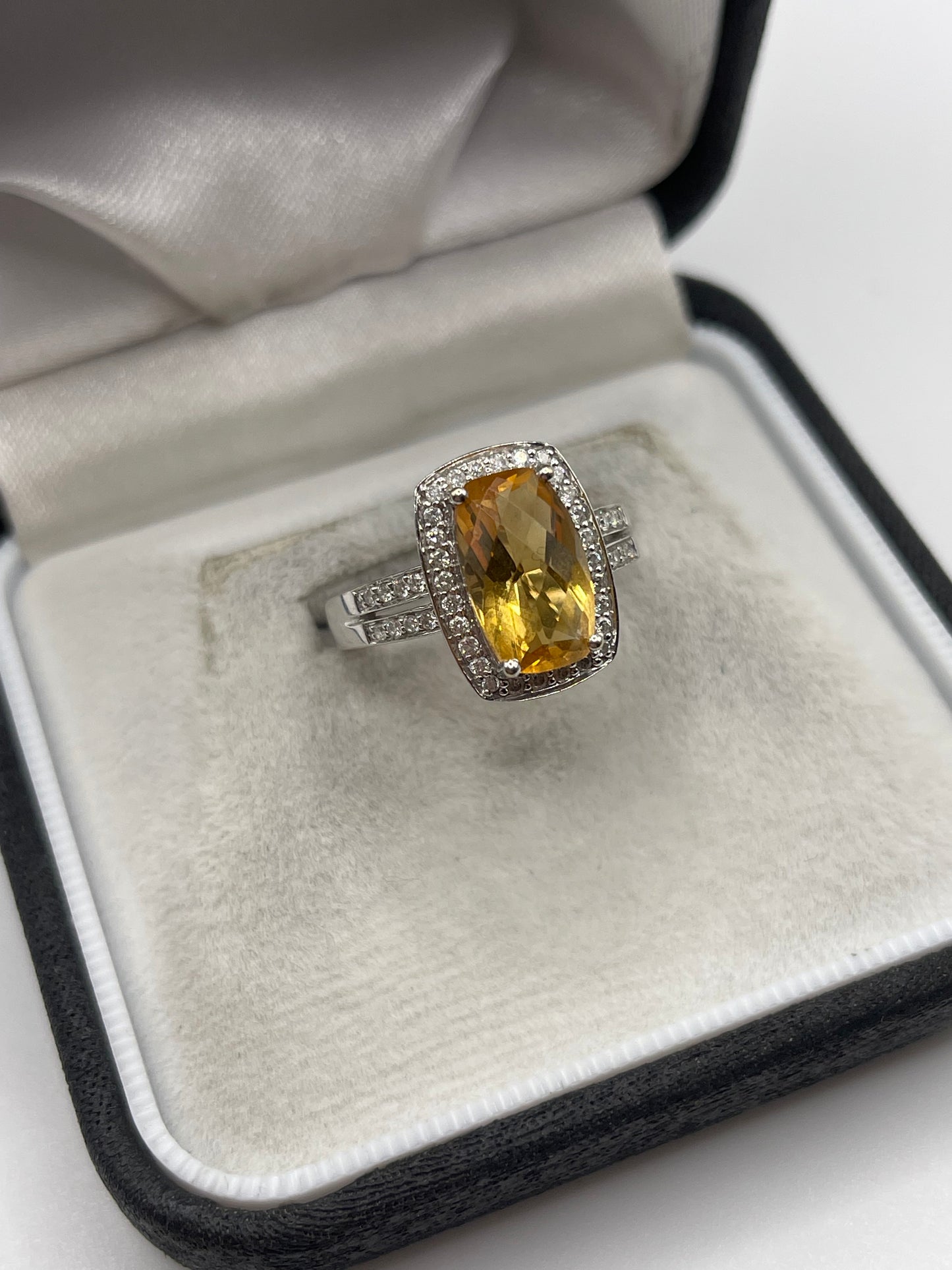 18ct white gold citrine and diamond ring