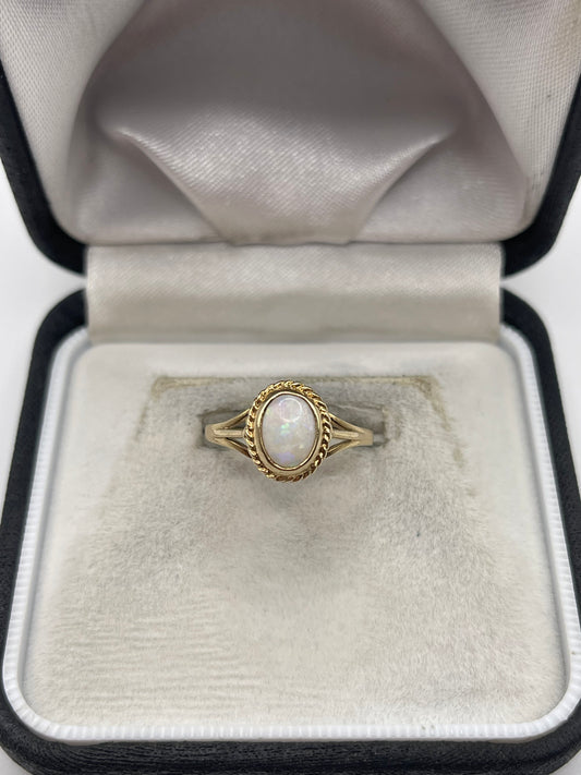 9ct gold opal ring