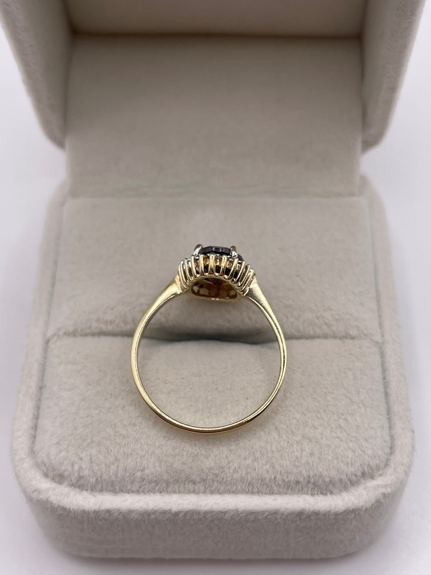 9ct gold garnet and diamond ring
